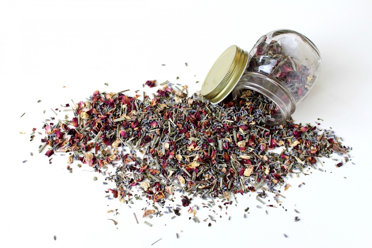 HelenZee.com herbs-1913472_1280  